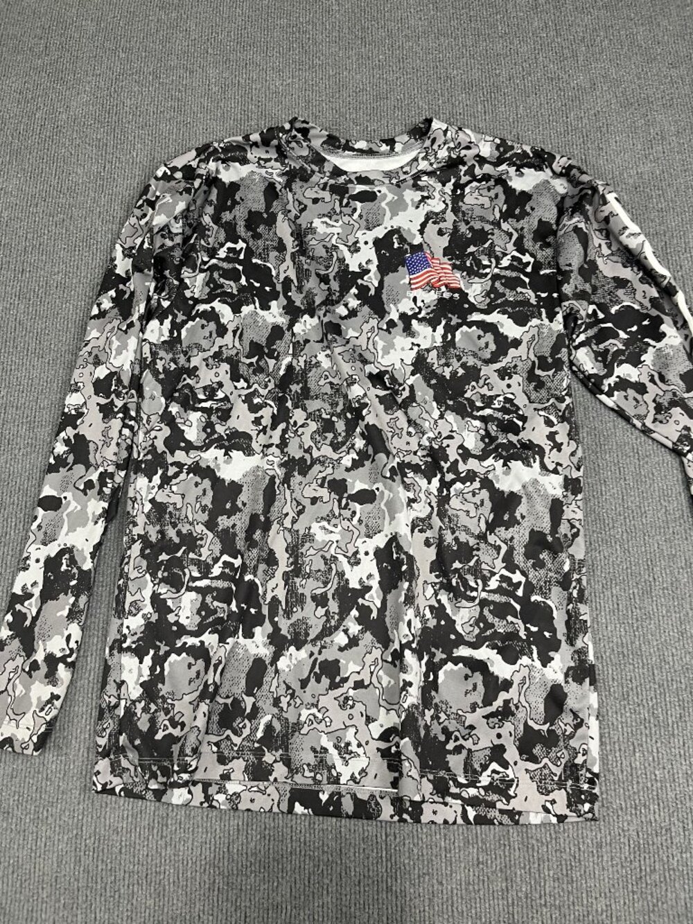 Buc-ee's Mens Gray Camo American Flag Long Sleeve Shirt M